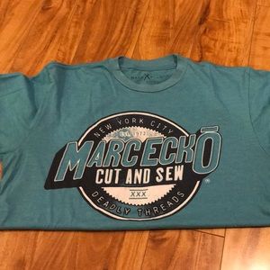 Playera azul de hombre